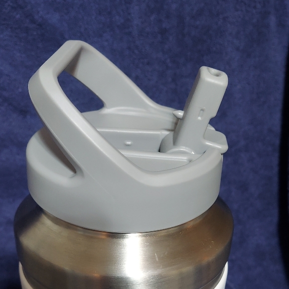 Stanley 64oz Go IceFlow Flip Straw White and Silver Jug - Picture 6 of 6